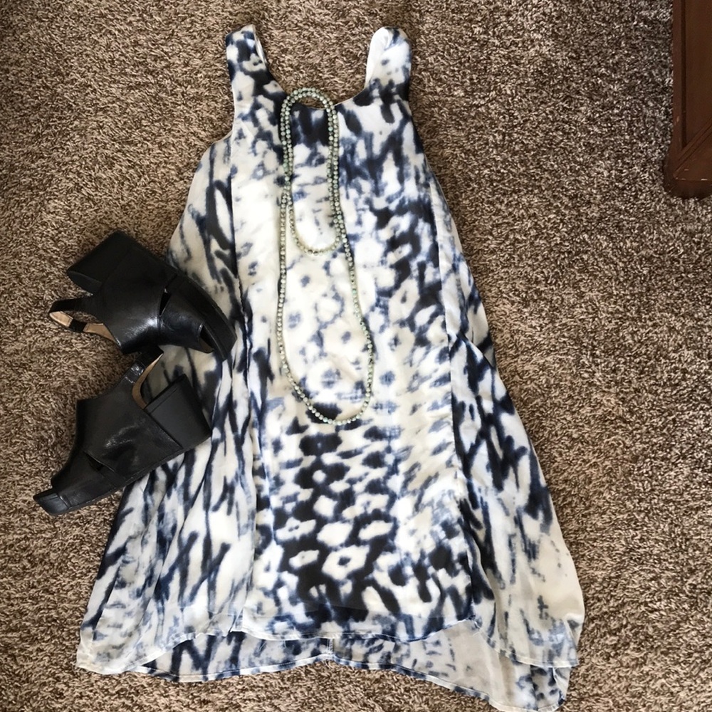 🎁Flowy Navy Print Dress